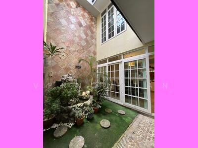 For Sale - 1km to Henry Park Primary