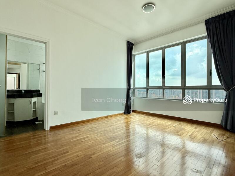Large Master Bedroom 