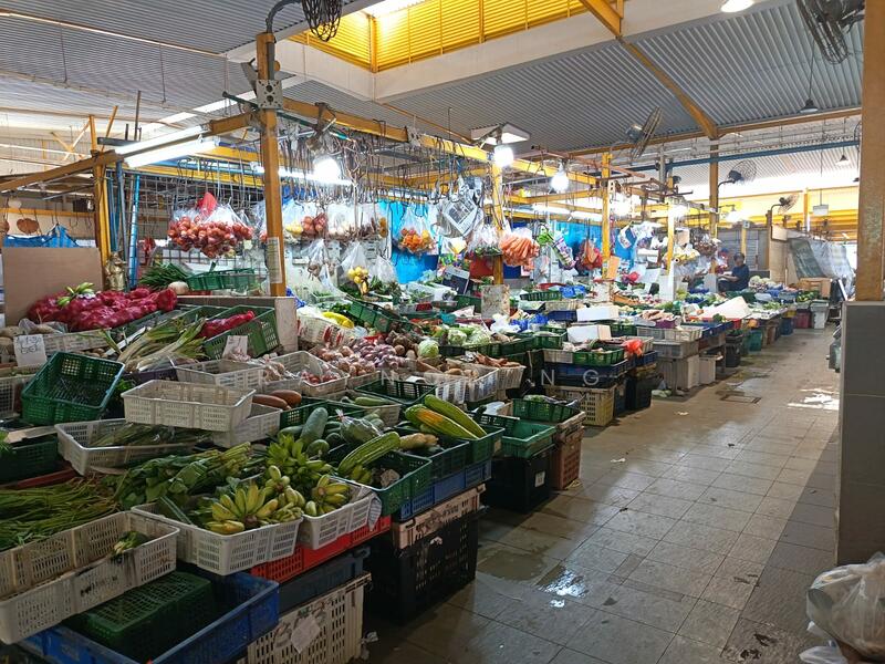 3 Min walk Wet Market