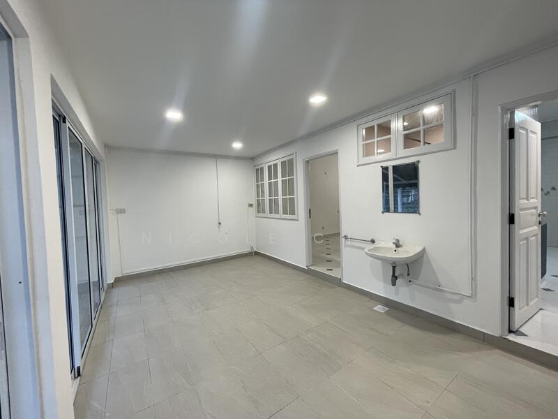 For Rent - Two storey well kept refurbished semi detached cosy living with big garden