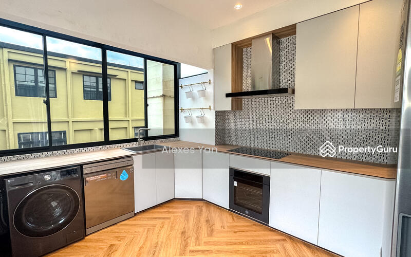 For Rent - Charming Almost Newly Renovated Walk-up