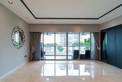 For Sale - Elliot at the East Coast