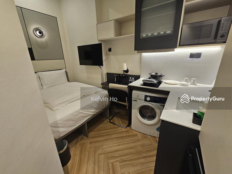 Room 201 A - Petite Queen (non-window) 