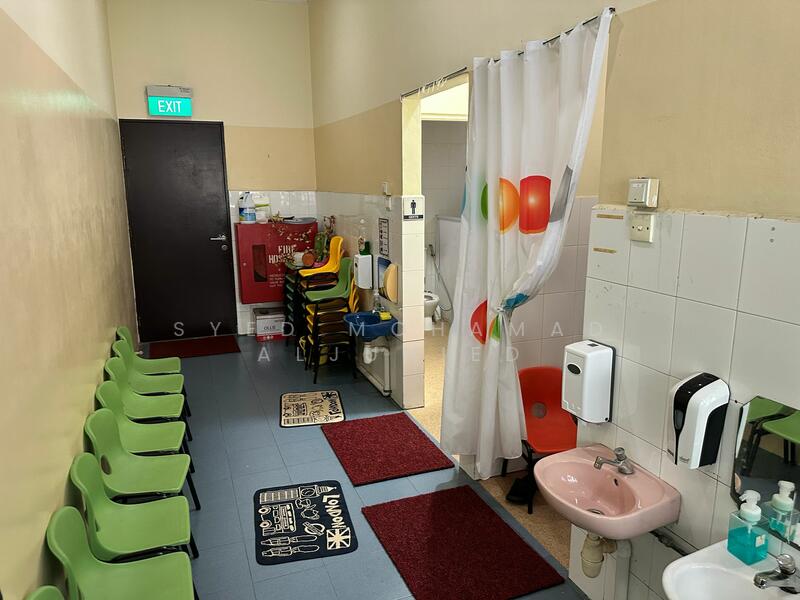 Lorong 37 Geylang, , 2,387 sqft, Other Retail For Rent, by Syed Mohamad Aljunied, 60083151 - Bathroom - CommercialGuru.com.sg