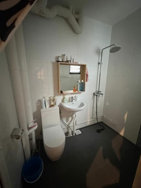 234 Tampines Street 21, 234 Tampines Street 21, 2 Bedrooms, 785 sqft, HDB Flat For Sale, by Edwin Phua, 60083272 - Bathroom - PropertyGuru.com.sg