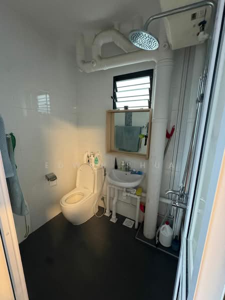 234 Tampines Street 21, 234 Tampines Street 21, 2 Bedrooms, 785 sqft, HDB Flat For Sale, by Edwin Phua, 60083272 - Bathroom - PropertyGuru.com.sg