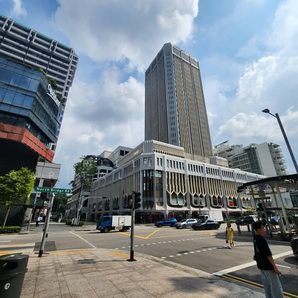 Peninsula Plaza, 111 North Bridge Road, 1,776 sqft, Office For Rent, by CHEN TIANYI, 60083411 - Exterior - CommercialGuru.com.sg