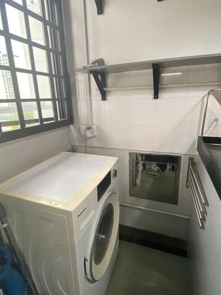 8 Lorong 7 Toa Payoh, 8 Lorong 7 Toa Payoh, 2 Bedrooms, 699 sqft, HDB Flat For Rent, by Hasnah Hassan Goh, 60083472 - Balcony - PropertyGuru.com.sg