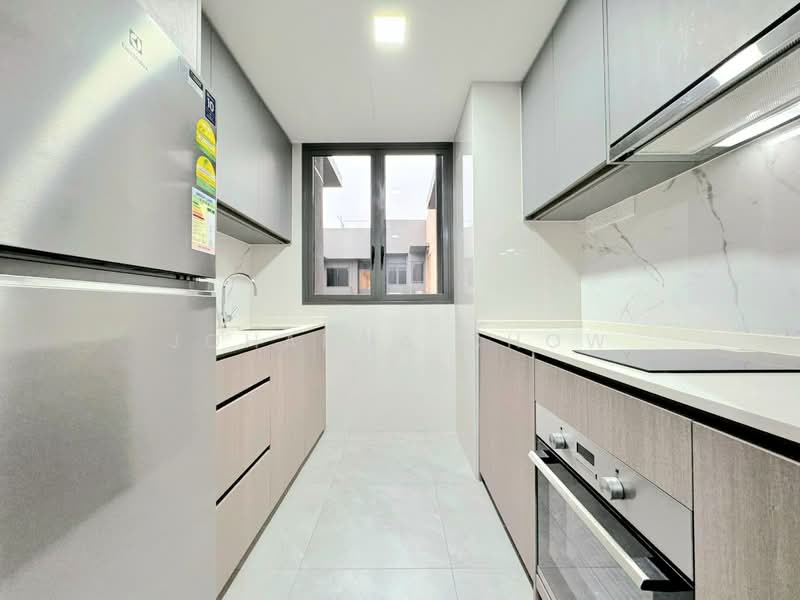 The Watergardens at Canberra, 57 Canberra Drive, 2 Bedrooms, 969 sqft, Condominium For Sale, by Johanna Chow, 60083548 - Kitchen - PropertyGuru.com.sg