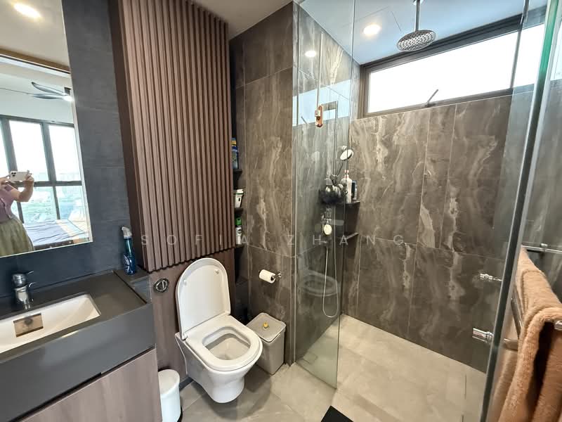 Midwood Condominium For Sale at S$ 1,990,000 | PropertyGuru Singapore - Bathroom