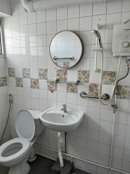 171 Lorong 1 Toa Payoh, 171 Lorong 1 Toa Payoh, 3 Bedrooms, 1,151 sqft, HDB Flat For Rent, by Lacilia Lau, 60083782 - Bathroom - PropertyGuru.com.sg