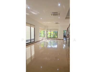 For Sale - Lornie 18