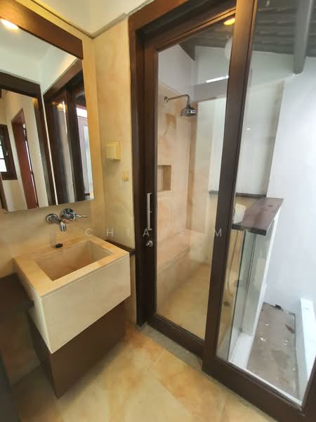 Kim Yam Road Conservation House, Kim Yam Road, 3 Bedrooms, 2,400 sqft, Conservation House For Rent, by Chia S M, 60084116 - Bathroom - PropertyGuru.com.sg