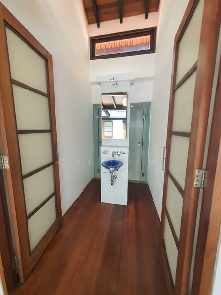 Kim Yam Road Conservation House, Kim Yam Road, 3 Bedrooms, 2,400 sqft, Conservation House For Rent, by Chia S M, 60084116 - Bathroom - PropertyGuru.com.sg