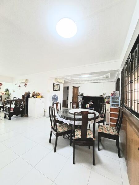 For Sale - 327 Tampines Street 32