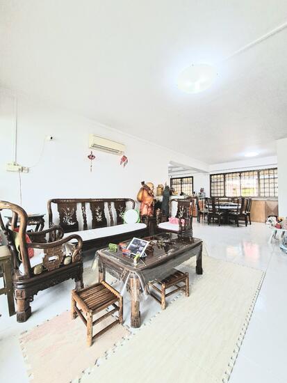 327 Tampines Street 32