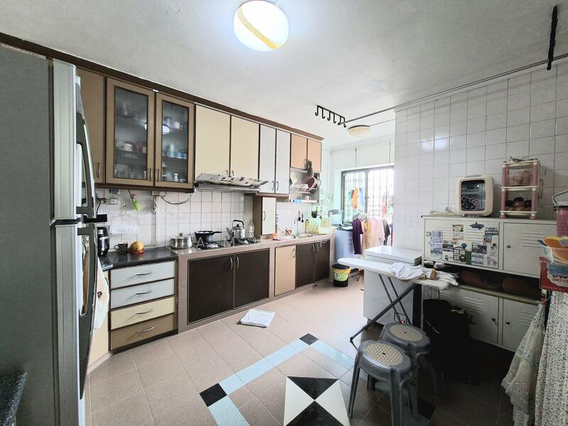 For Sale - 327 Tampines Street 32