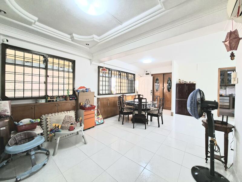 For Sale - 327 Tampines Street 32