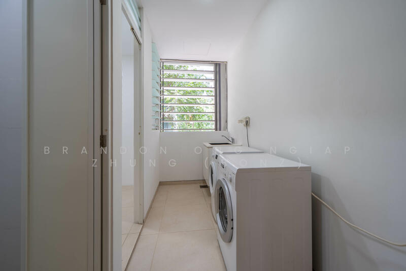 Yard + Helpers Room + WC