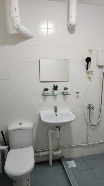 56 Telok Blangah Heights, 56 Telok Blangah Heights, Room Rental, 250 sqft, HDB Flat For Rent, by Bill Kumanan, 60084631 - Bathroom - PropertyGuru.com.sg