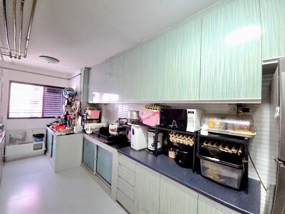 For Sale - 658 Hougang Avenue 8