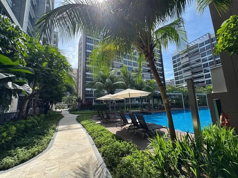 Seastrand, 11 Pasir Ris Link, Pasir Ris / Tampines, 1 Bedroom, 592 sqft, Condominium For Rent, by Stella Kuek, 60085080 - Pool - PropertyGuru.com.sg