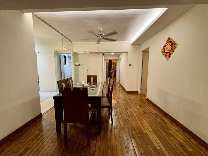 Dining & Walkway