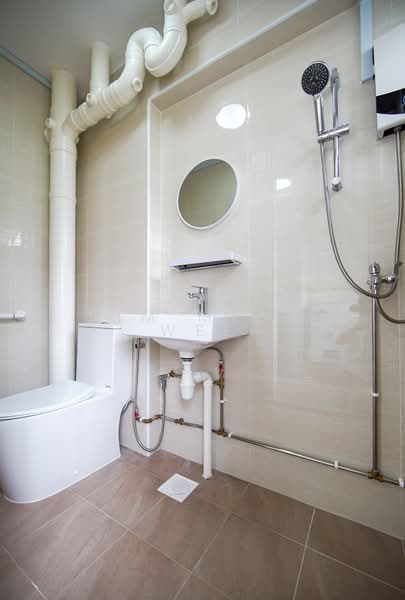 713 Jurong West Street 71, 713 Jurong West Street 71, 3 Bedrooms, 1,119 sqft, HDB Flat For Rent, by Sim Meng Wee, 60085566 - Bathroom - PropertyGuru.com.sg