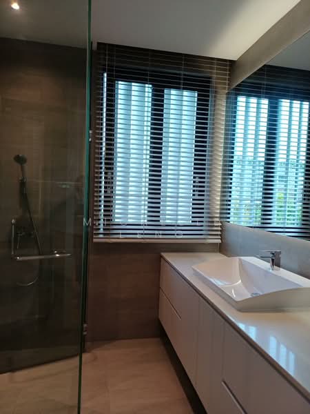 Jalan Lepas, Jalan Lepas, 4 Bedrooms, 3,000 sqft, Terraced House For Rent, by Michelle Leng, 60086103 - Master Bathroom - PropertyGuru.com.sg