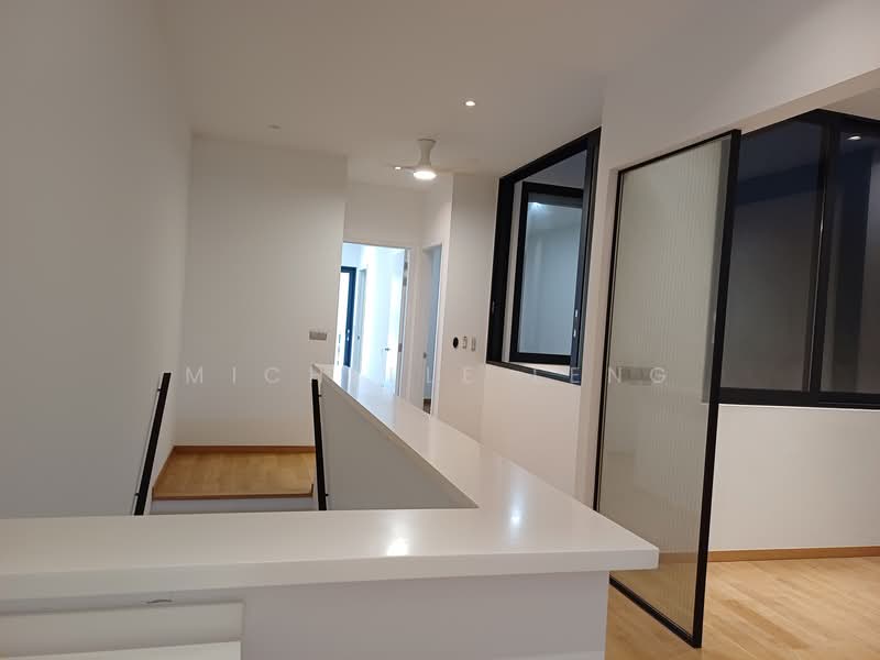Jalan Lepas, Jalan Lepas, 4 Bedrooms, 3,000 sqft, Terraced House For Rent, by Michelle Leng, 60086103 - Hallway - PropertyGuru.com.sg