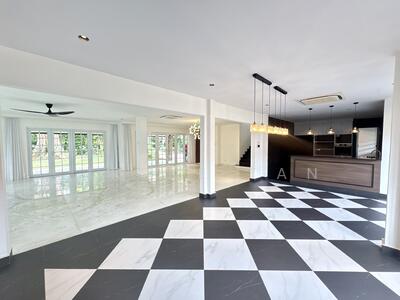 For Rent - Charming Bungalow with Expansive Garden @ University Road
