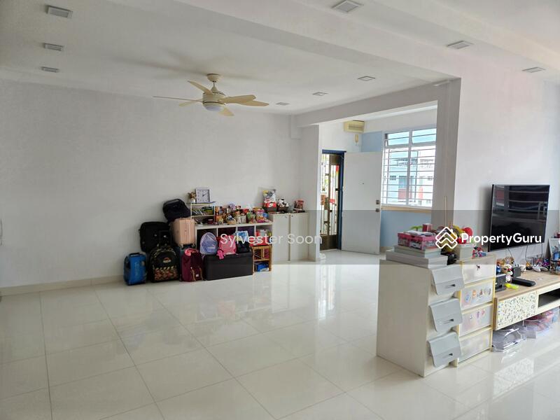 For Sale - 102 Pasir Ris Street 12