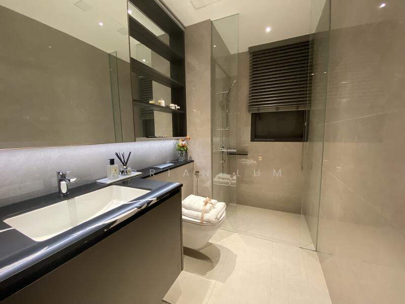 One Marina Gardens, 3 Marina Gardens Lane, 3 Bedrooms, 904 sqft, Apartment For Sale, by Adrian Lum, 60086889 - Bathroom - PropertyGuru.com.sg