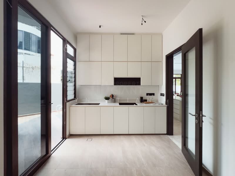 For Sale - ❤️GIANT⚡️Premier VERDANT RESIDENCES Freehold with Pool & Lift ★