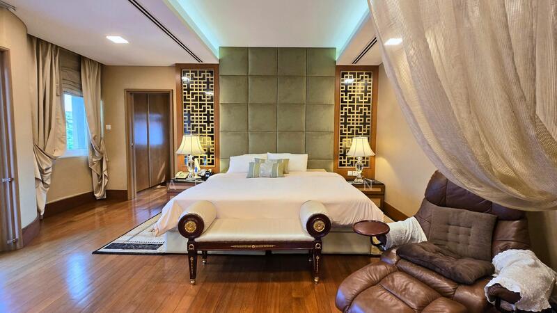 ⭐️ RARE Priced Attractively Move-In GCB in the Heart of Novena, , 6 Bedrooms, 9,500 sqft, Good Class Bungalow For Sale, by Alvin Tan, 60086926 - Master Bedroom - PropertyGuru.com.sg