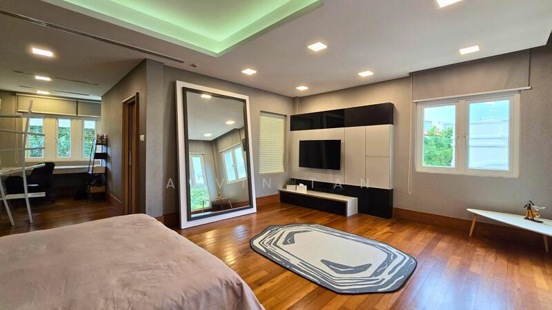 ⭐️ RARE Priced Attractively Move-In GCB in the Heart of Novena, , 6 Bedrooms, 9,500 sqft, Good Class Bungalow For Sale, by Alvin Tan, 60086926 - Master Bedroom - PropertyGuru.com.sg