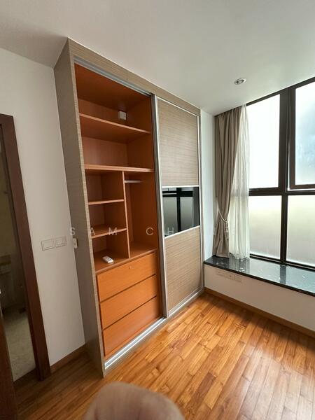 Bedroom 2 - 2nd Floor Wardrobe