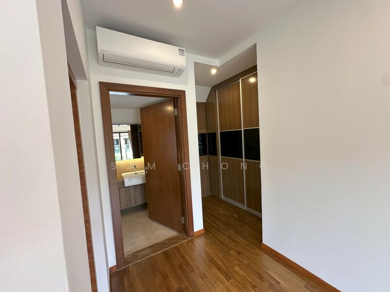 Master BRoom Walk In Wardrobe 