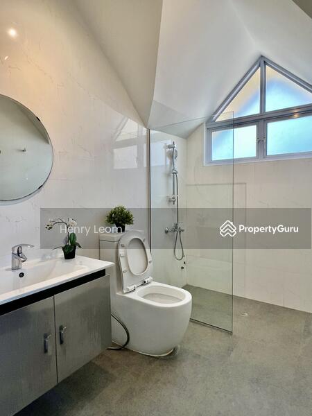 Junior Master Bathroom