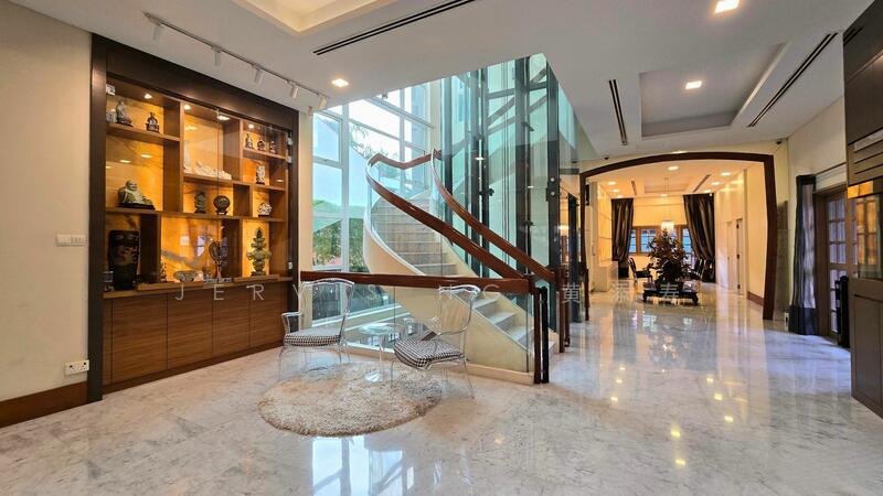 For Sale - ⭐️ RARE ⭐️ CHEAP Move-In GCB in the Heart of Novena