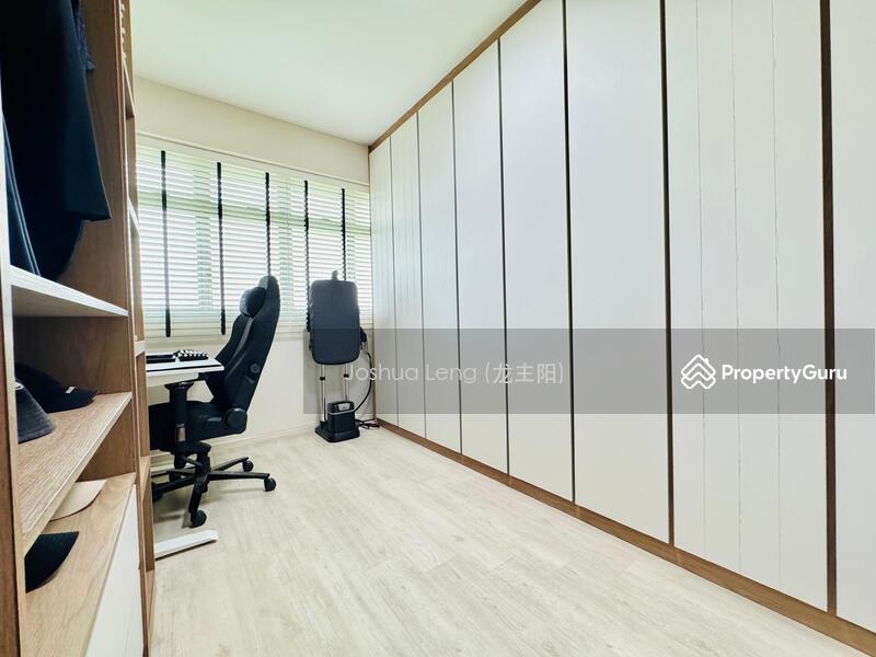 Walk in wardrobe 