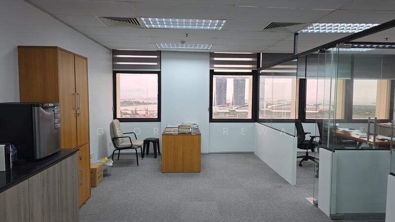Peninsula Plaza, 111 North Bridge Road, 441 sqft, Office For Rent, by George Rewa, 60088161 - Study - CommercialGuru.com.sg