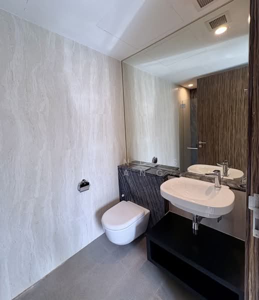 Stellar RV, 408 River Valley Road, Tanglin / Holland / Bukit Timah, 2 Bedrooms, 581 sqft, Condominium For Rent, by Frances Huang, 60088197 - Common Bathroom - PropertyGuru.com.sg