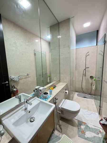 common toilet 3