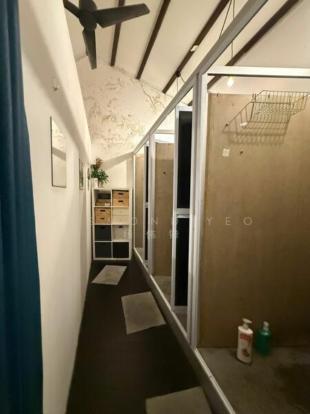 Bugis/Haji Lane/Arab Street, , 700 sqft, Shop / Shophouse For Rent, by Desmond Yeo, 60088630 - Bathroom - CommercialGuru.com.sg