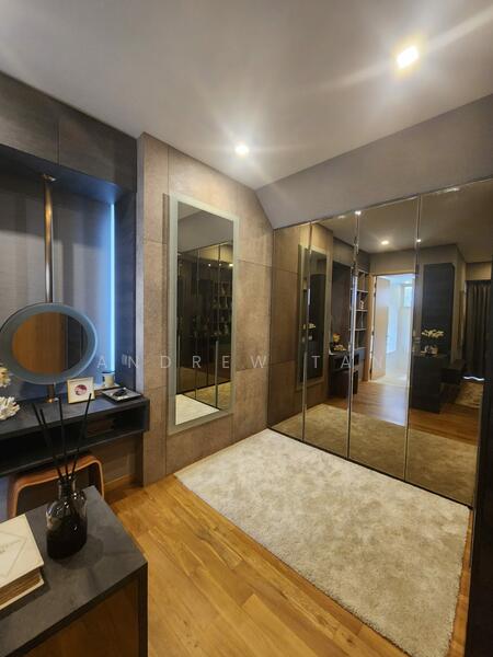Wardrobe (SHOWROOM FURNISHED)