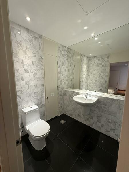 Common Bathroom 3