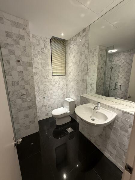 Common Bathroom 2