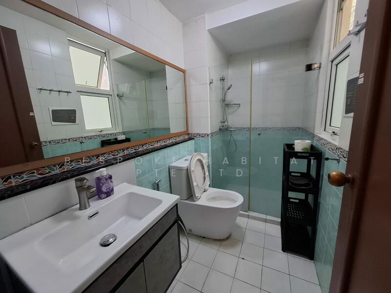 02-34 Common Bathroom