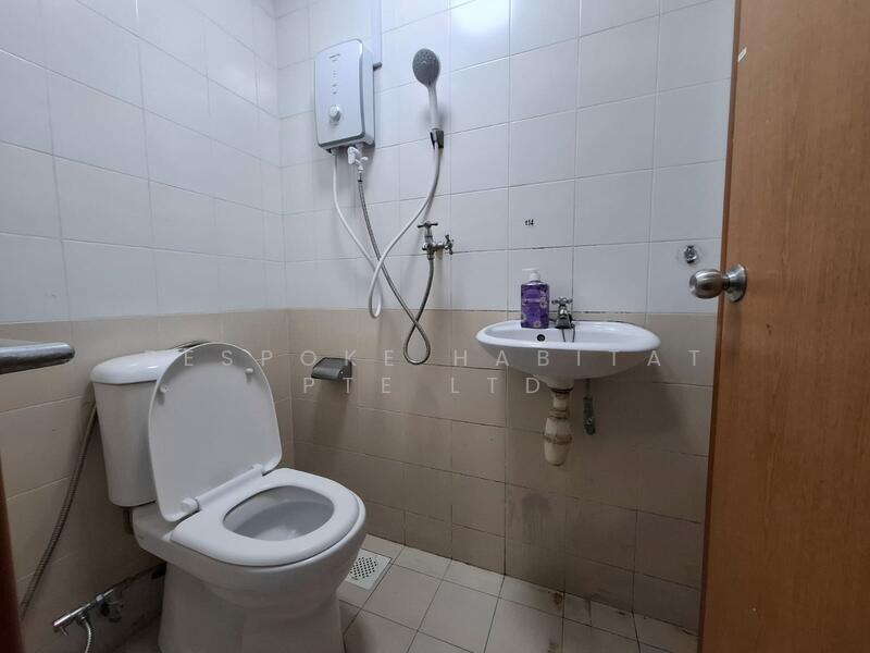 02-34 Common Bathroom